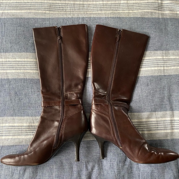 Joan & David Knee High Brown Leather Heeled Boots - Picture 2 of 5